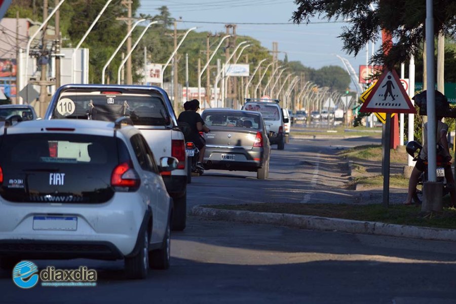 El intenso flujo de las rutas 6 y 70 en Esperanza