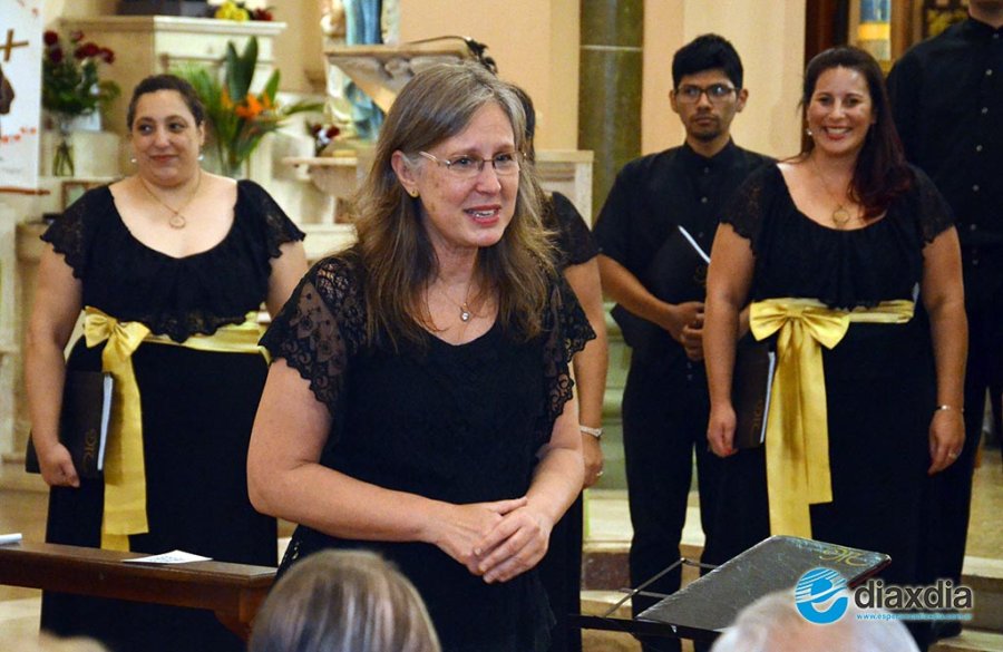 Virginia Bono, directora del prestigioso grupo coral
