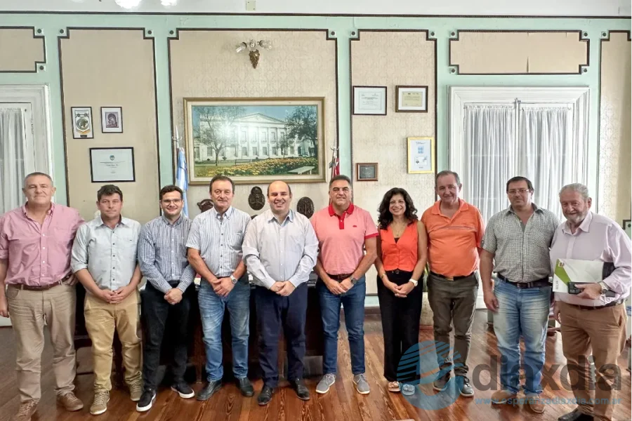 Los jefes comunales presentes en la reunión