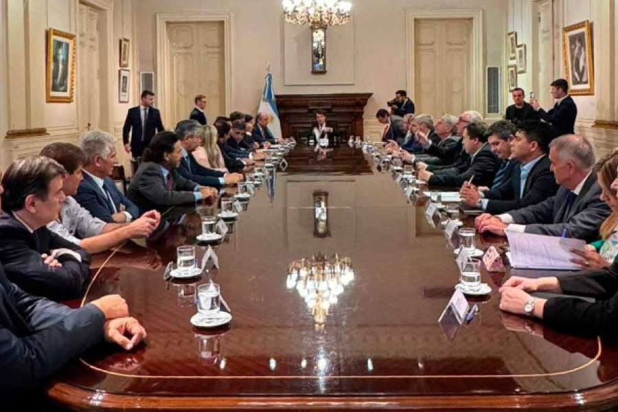 Scaglia participa de la cumbre de gobernadores.