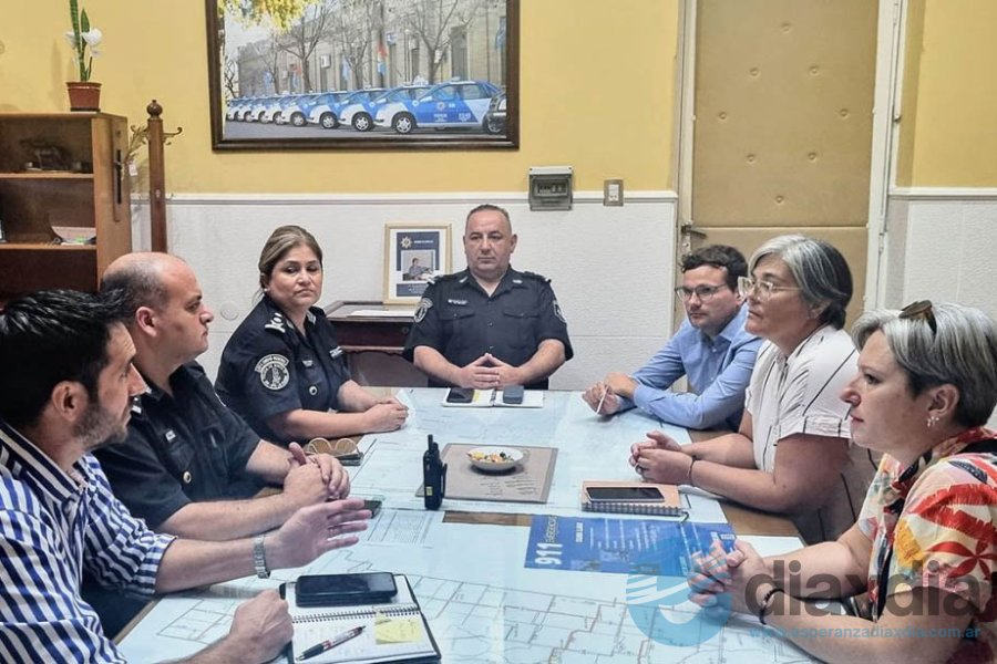 Autoridades policiales y comunales