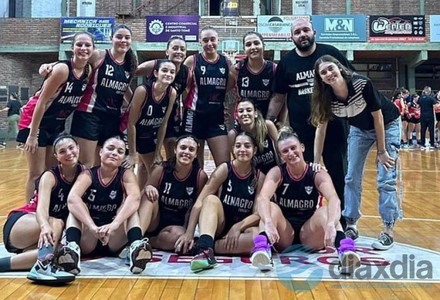 Las chicas U21 de Almagro festejaron en Santo Tomé.