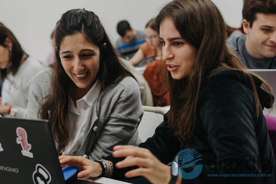 Docentes y alumnos en trabajo compartido