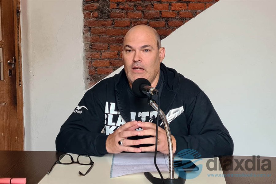 Juan Gigena en los estudios de CSC Radio