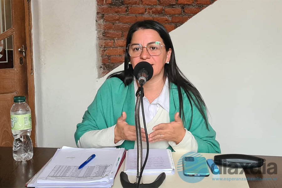 La concejal en los estudios de CSC Radio