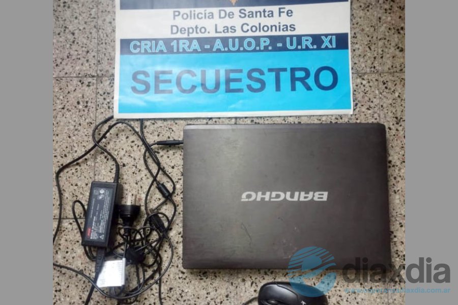 La computadora recuperada por la policía.