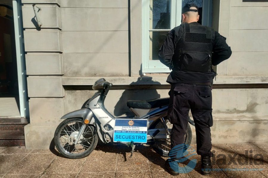 La moto recuperada por la policía local. La moto recuperada por la policía local.