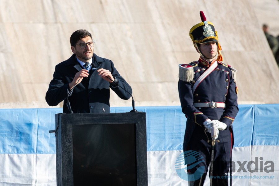 El gobernador en el acto Dia de la Bandera