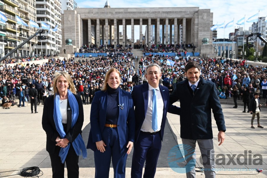 Autoridades en la promesa de lealtad