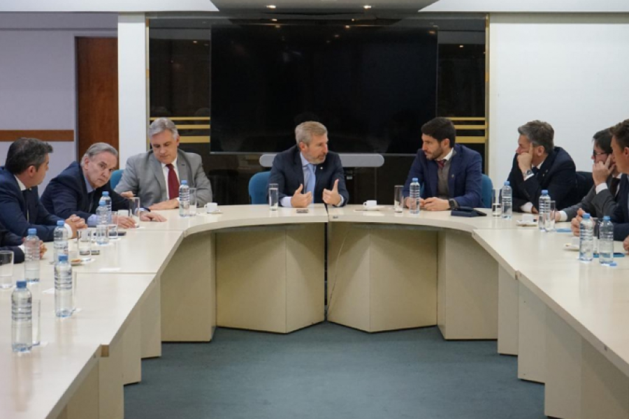 Pullaro se reunió con gobernadores y legisladores.