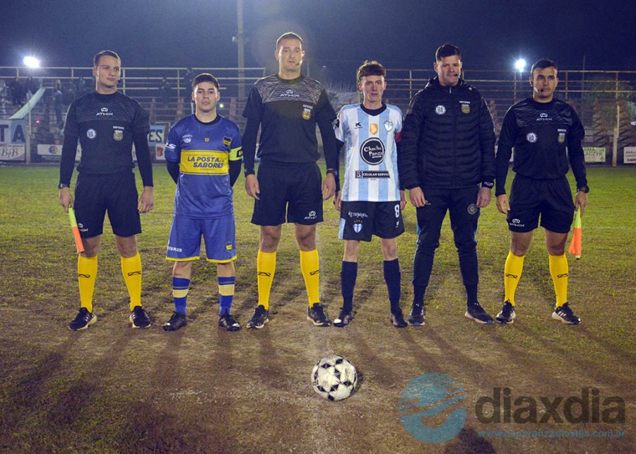 La cuaterna arbitral y los capitanes - Foto Edxd