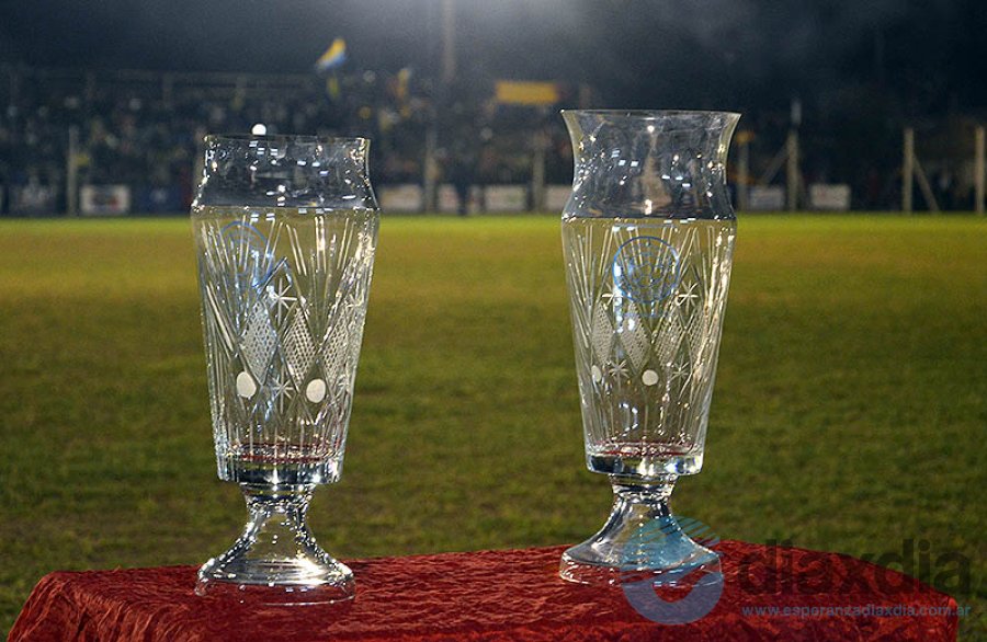 Los trofeos entregados en la noche por el Presidente LEF Daniel Ribero