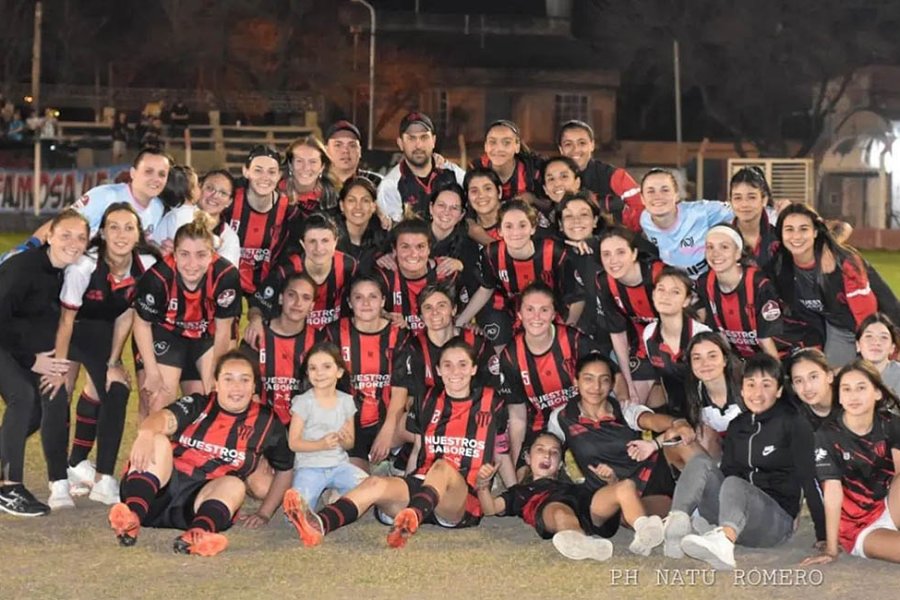 El festejo de las chicas rojinegras tras ganar