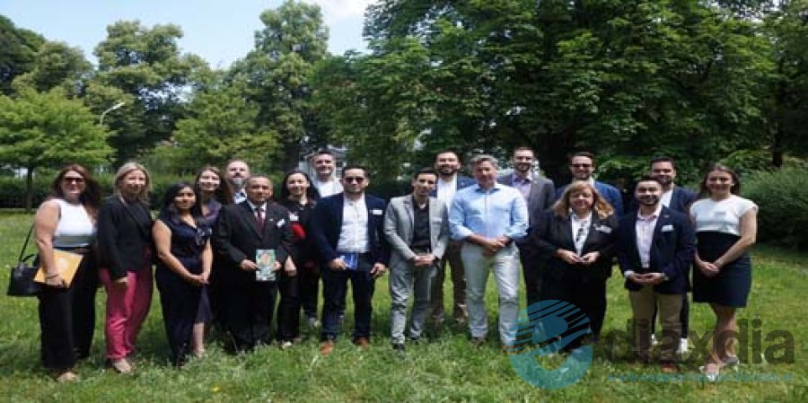 Hilgert junto a integrantes de la delegación