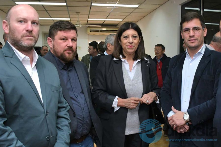 García junto a Viotti y dirigentes comerciales