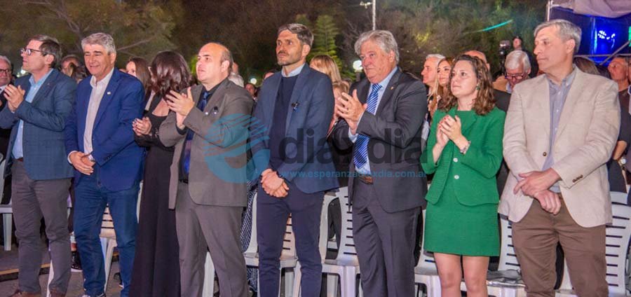 Las autoridades presentes en el acto - Foto Prensa Municipalidad