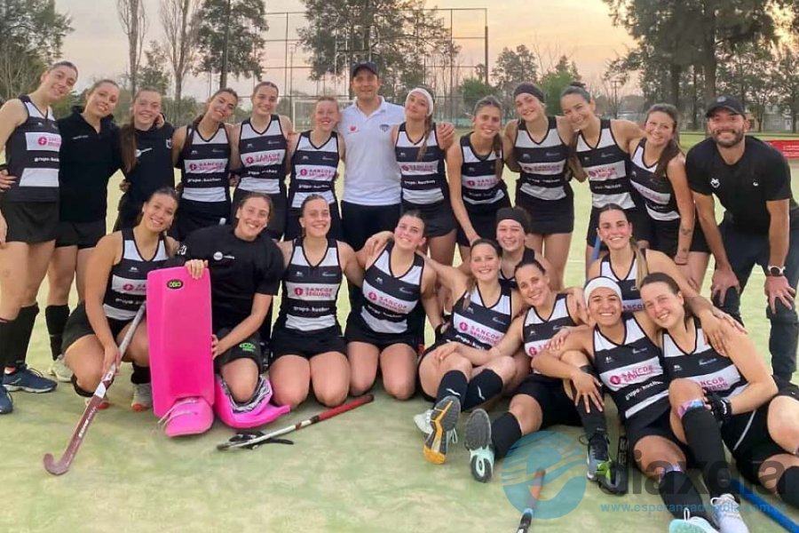 El festejo del plantel de primera femenino