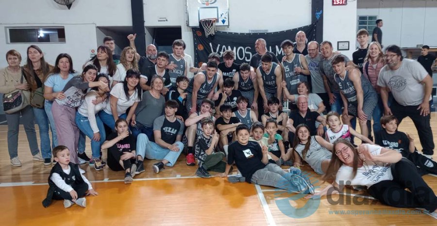 Los festejos de los U17 tras ganar el mini torneo anterior - Prensa Almagro