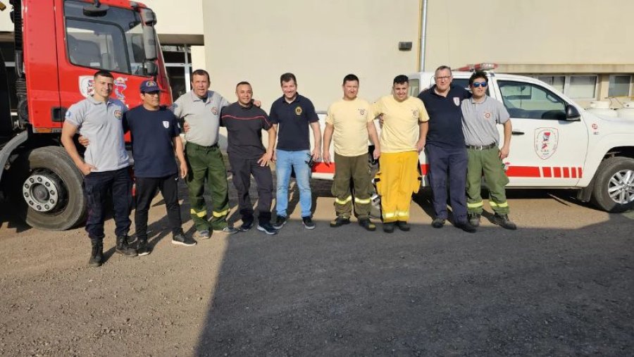 Para combatir los incendios en Córdoba, la provincia de Santa Fe envió brigadistas y equipamientos de combate.