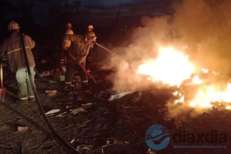 Bomberos en acción en la noche del sábado