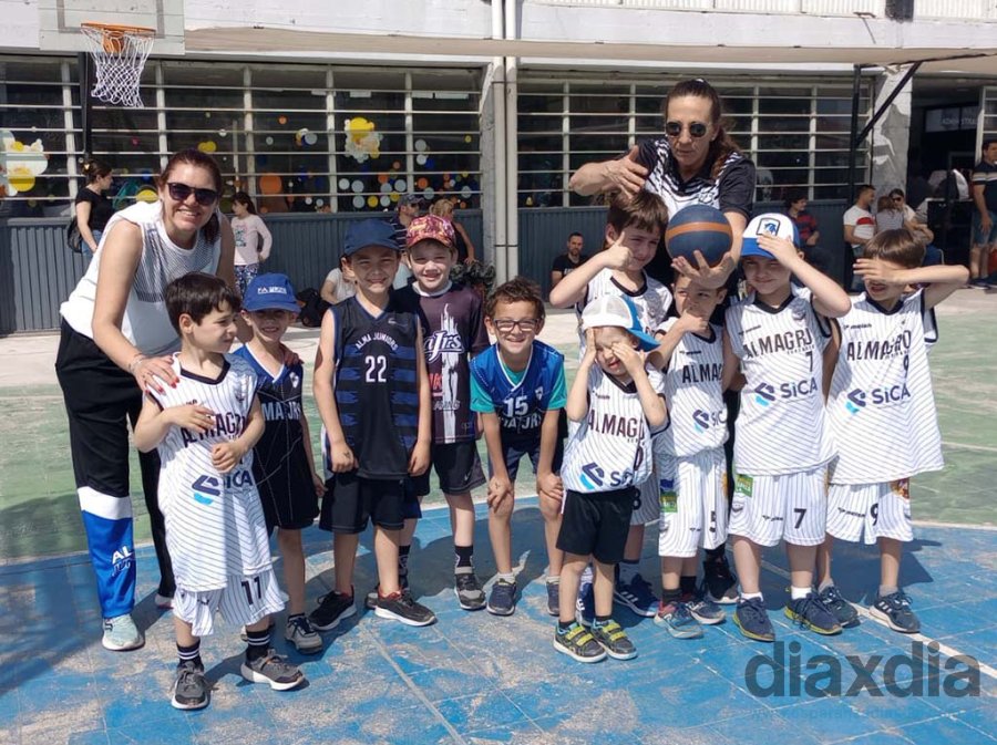 Los chicos de Alma Juniors y Almagro en el encuentro - Prensa Almagro