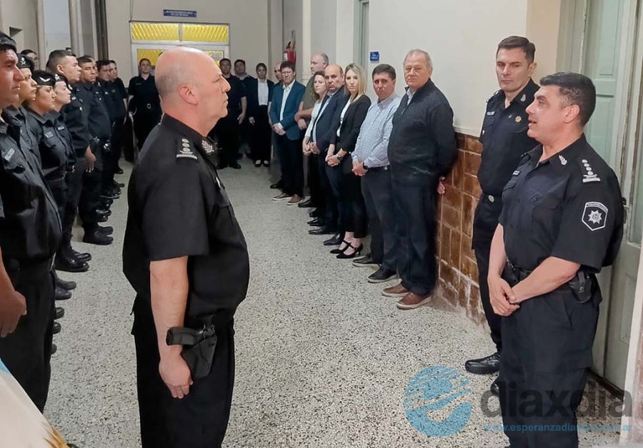 La asunción de las autoridades policiales - Foto URXI Las Colonias