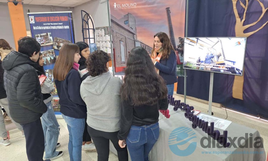El ITEC El Molino en una de las expocarreras de la región