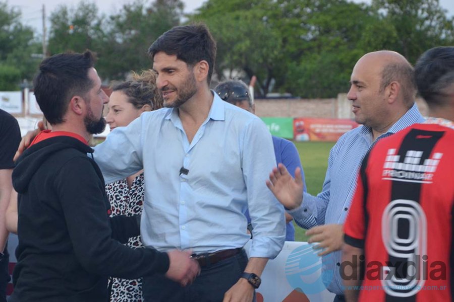 Pullaro y Müller entregaron medallas y la copa
