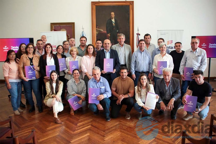 Funcionarios, legisladores y jefes comunales