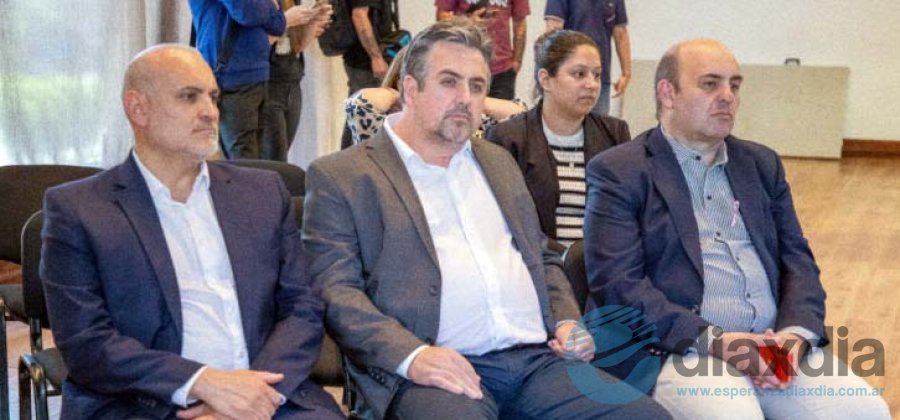 El intendente, su secretaria y el ministro de seguridad durante la presentación del informe - Foto Prensa Municipalidad