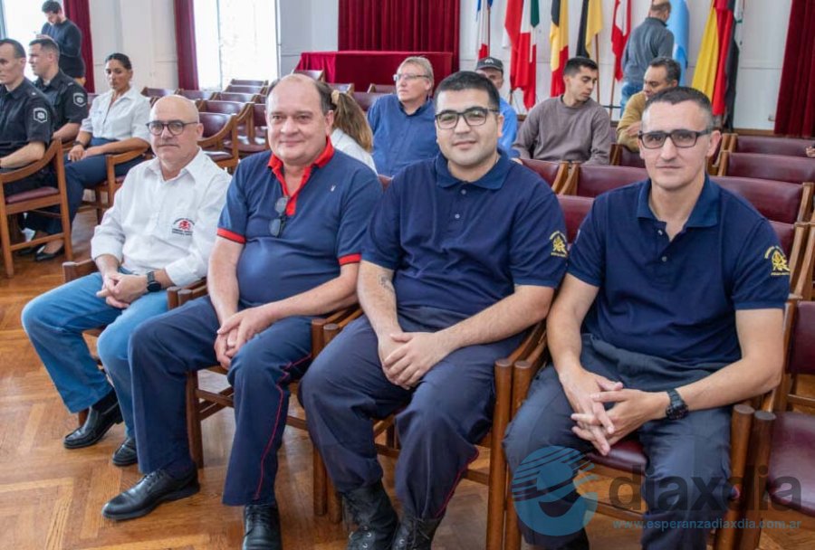 Bomberos reconocidos por el intendente - Prensa Municipalidad