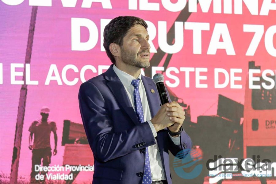 El gobernador en Esperanza durante el acto