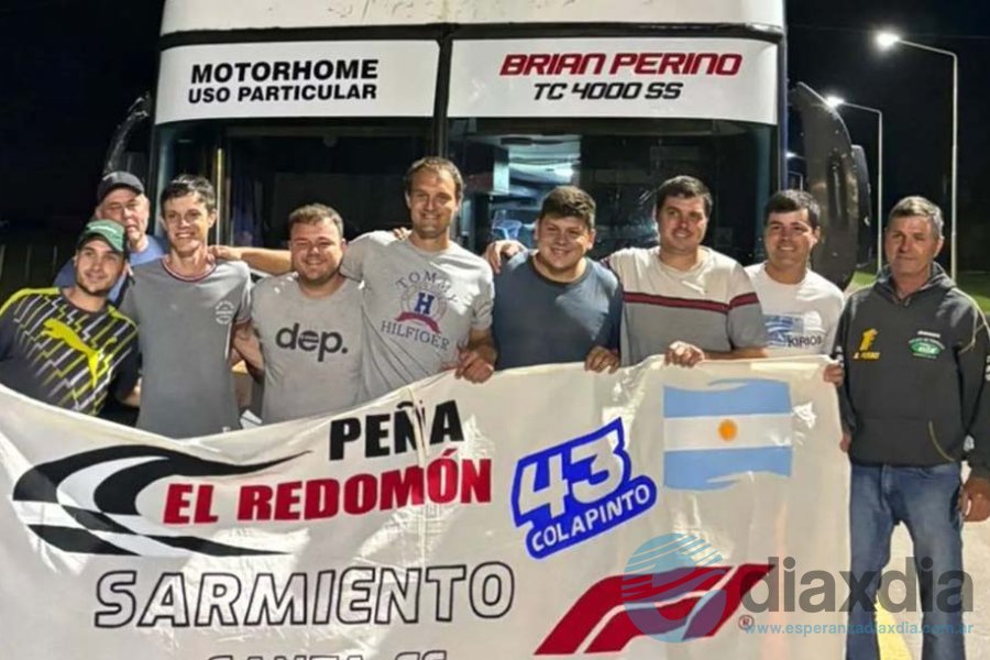 Los nueve integrantes de la Peña en viaje