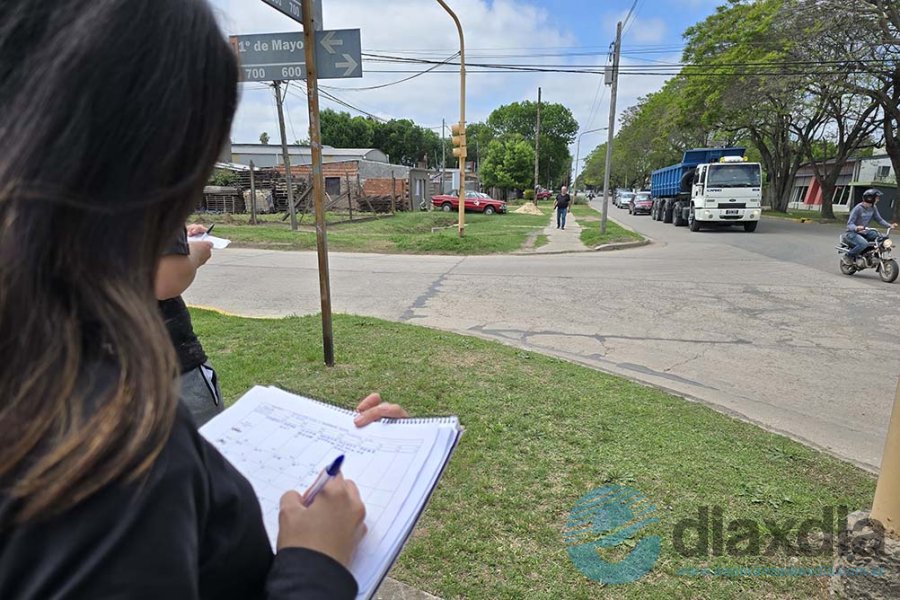 Alumnos del ITEC durante el relevamiento