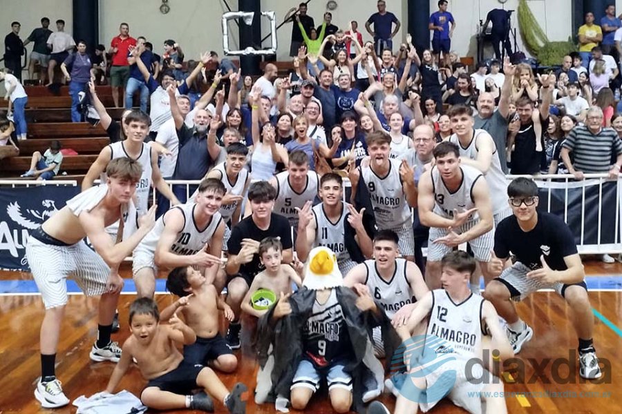 Los festejos de Almagro U17 en Rosario