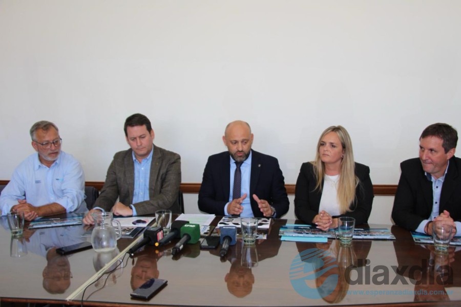 Funcionarios provinciales y organizadores