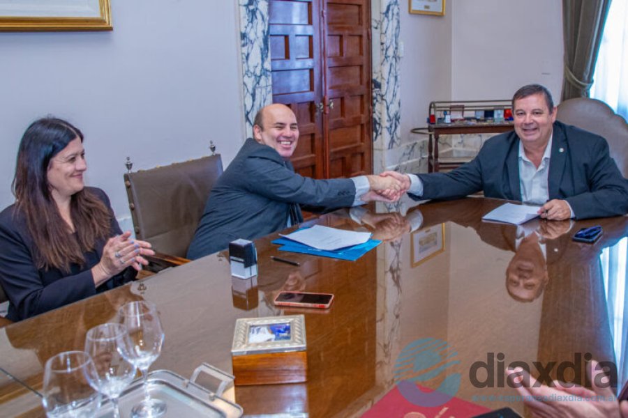 Mammarella y Müller tras firmar el contrato