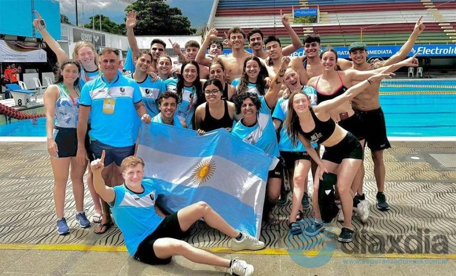 La delegación argentina de natación en Colombia // Foto Ruta Deportiva