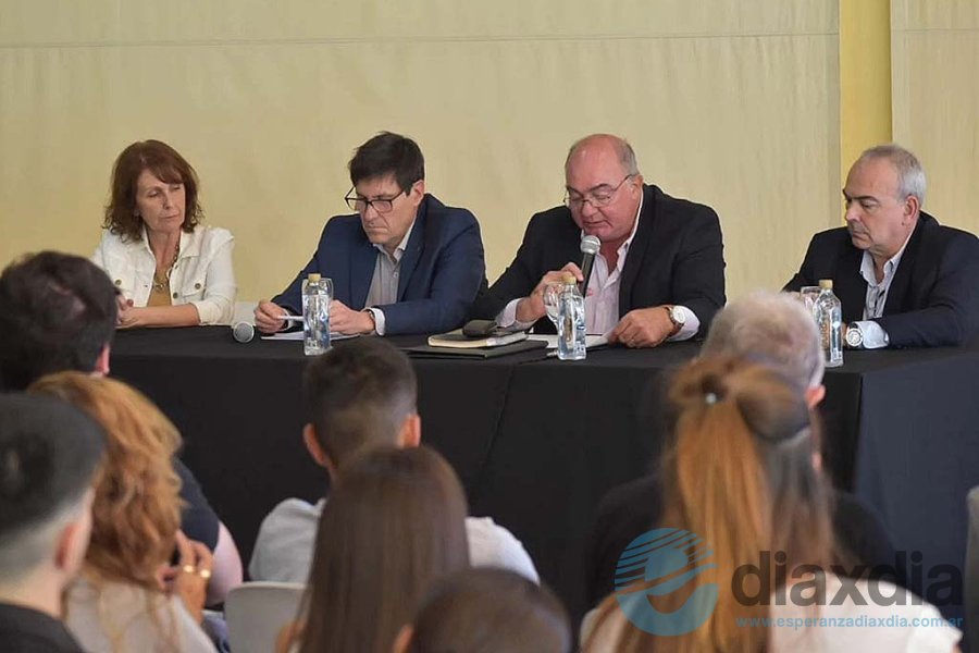 El ministro de Educación y el titular de Fisfe