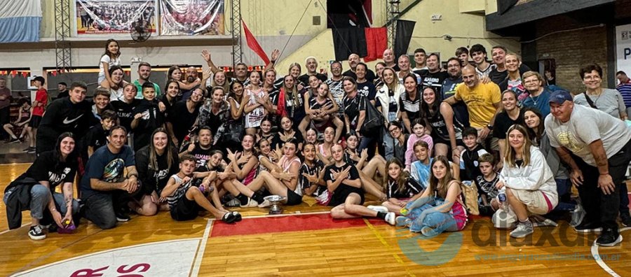 Toda la familia de Almagro festejó el subcampeonato en Santo Tomé // Prensa Almagro