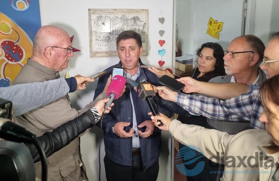Rubén Pirola realiza declaraciones en Esperanza