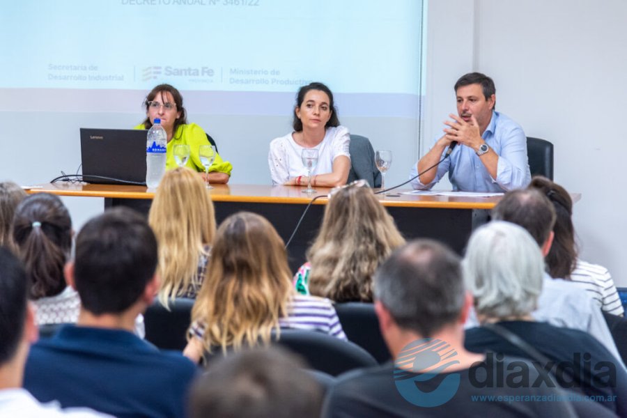 El Secretario de Ambiente en diálogo con los empresarios / Prensa Municipalidad de Esperanza