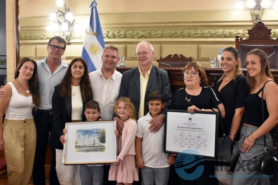 Jorge Simonutti y familia en el Senado Provincial
