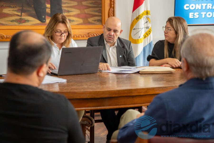 Müller presidió el acto de apertura de ofertas