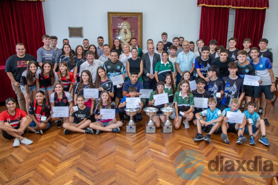 Los participantes en el acto