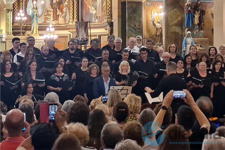 Repleta de público estaba la Basílica Natividad