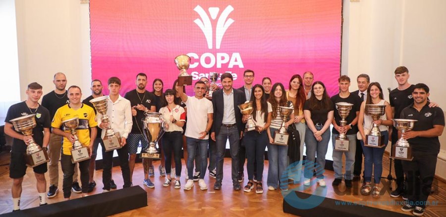 Los campeones de cada torneo con el gobernador de la provincia - Prensa Gobierno Santa Fe