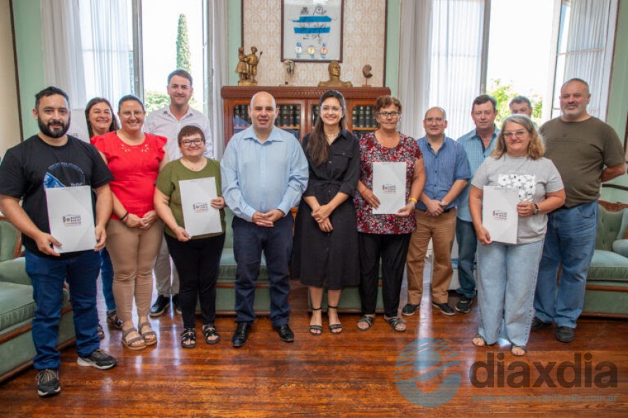 El intendente en una nueva entrega de créditos