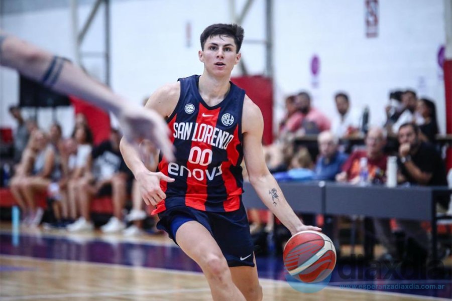 Diego Collomb en el juego frente a Argentino (J)