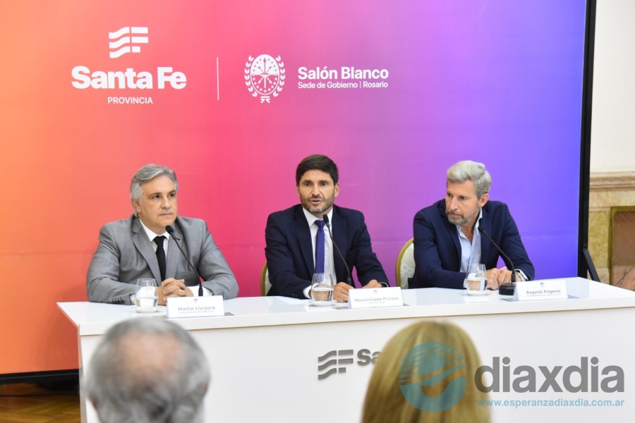 Los tres mandatarios en la conferencia de prensa Los tres mandatarios en la conferencia de prensa